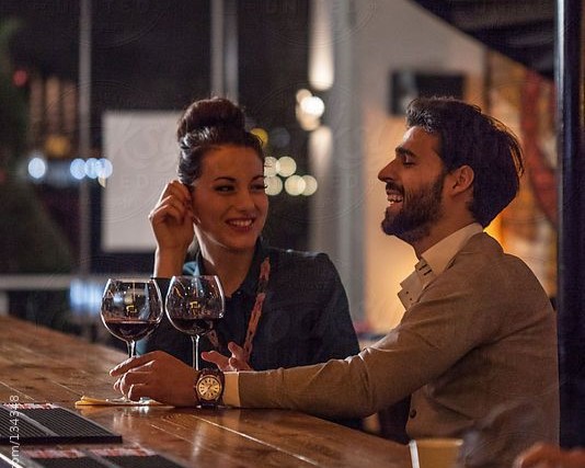Cách uống rượu vang đúng cách để tận hưởng trọn vẹn hương vị