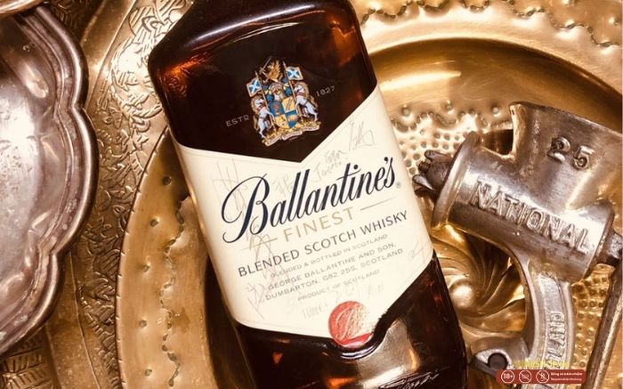 Rượu whisky Ballantine’s Finest blended Scotch