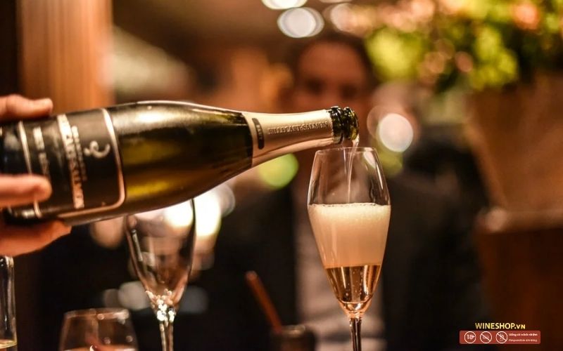 Champagne cao cấp nhập khẩu từ Pháp dành cho quà tặng doanh nghiệp và đối tác