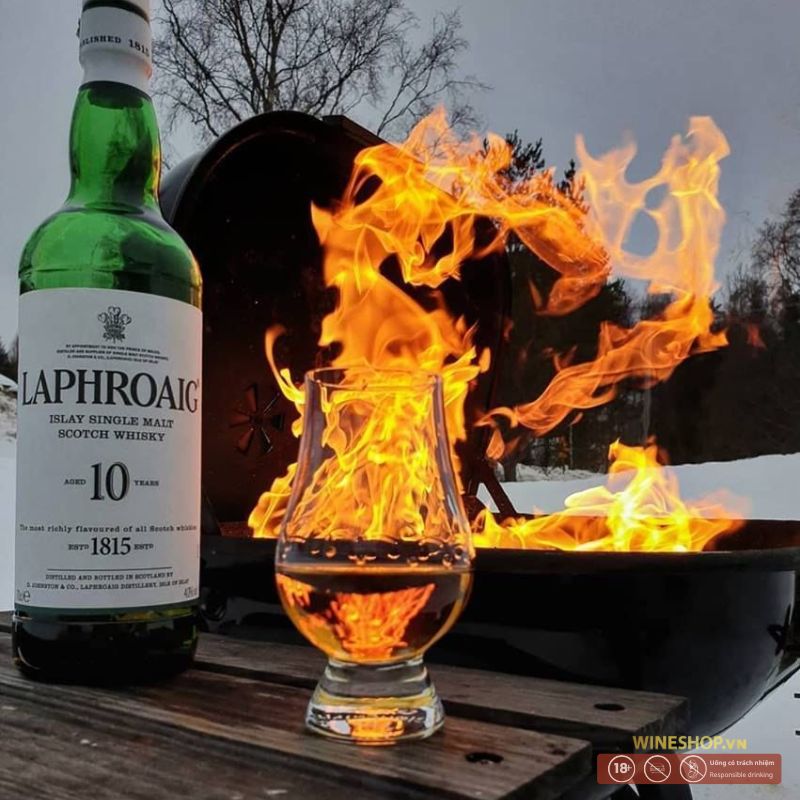 Peated Whisky Là Gì? Vì Sao Whisky Có Mùi Khói?