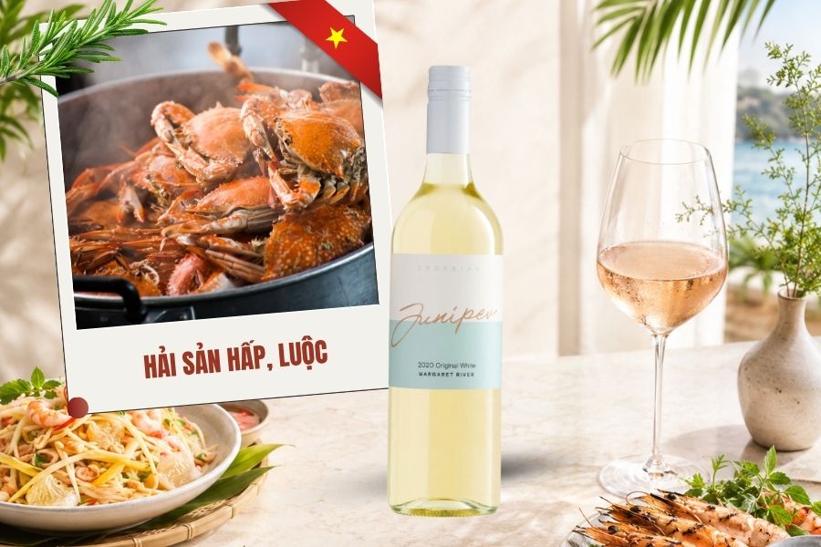 Hải sản hấp, luộc thơm ngon cùng chai rượu vang trắng