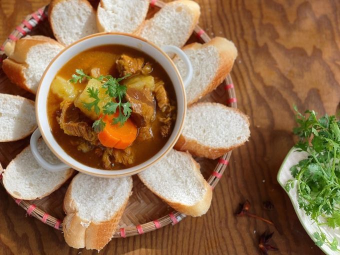 Bò sốt vang dùng rượu vang gì