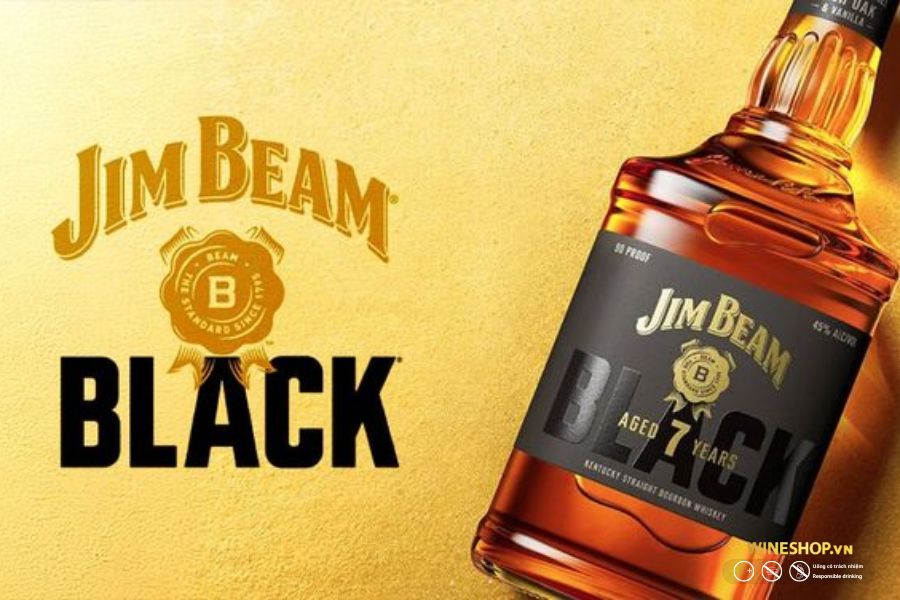 Chai bourbon Jim Beam Black 7 năm với nhãn đen trên nền vàng